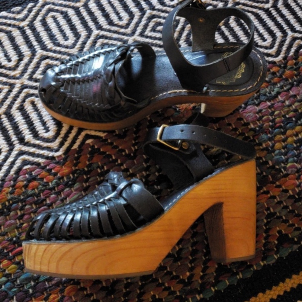 Woven leather clog sandals